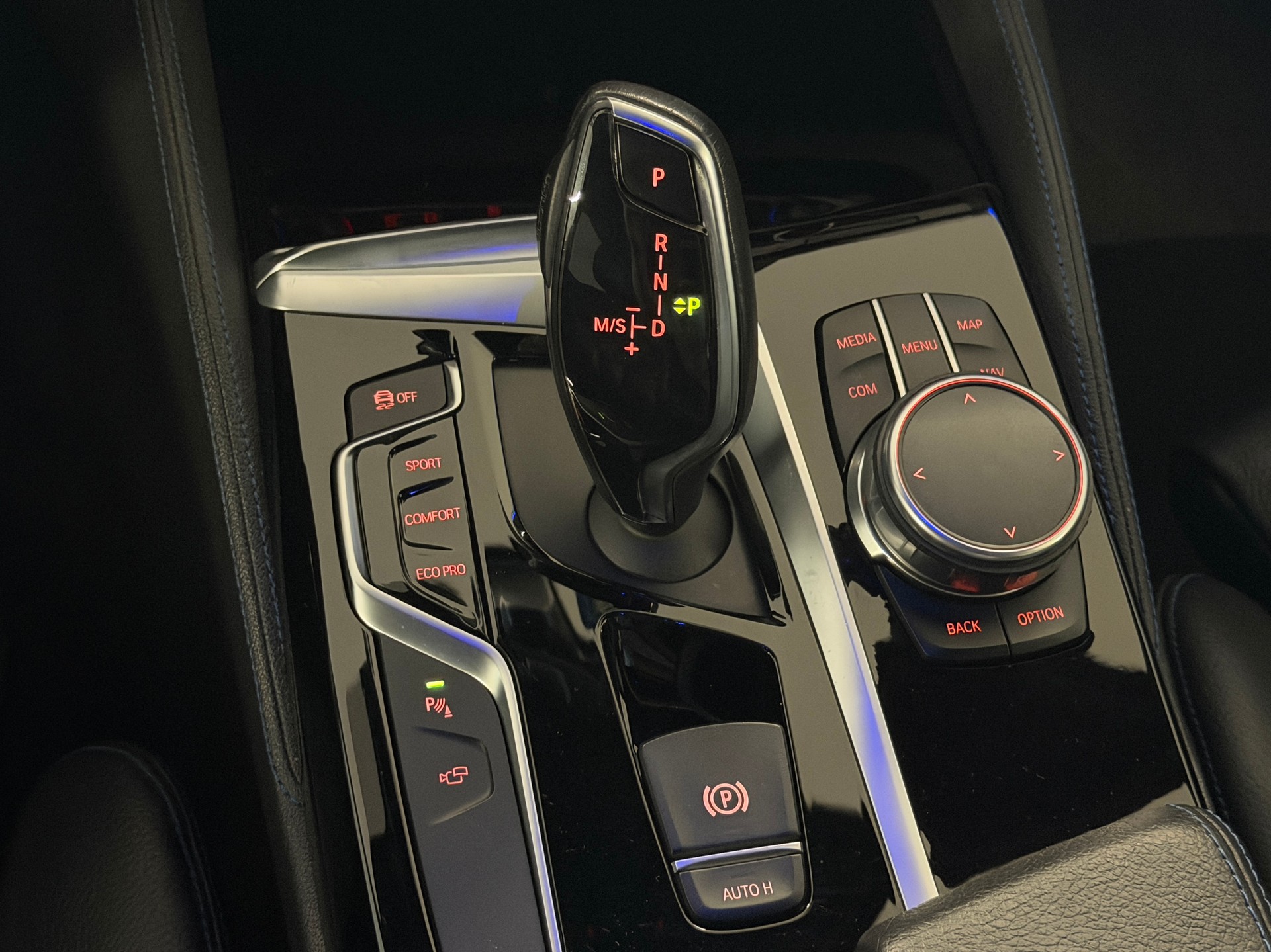 BMW M550d xDrive Touring Steptronic-image-14