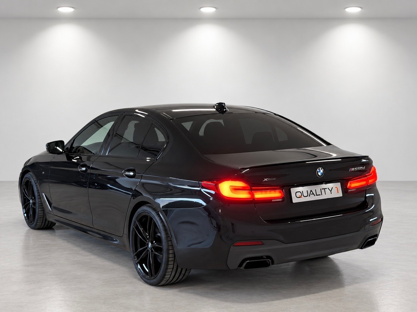 BMW M550d xDrive Touring Steptronic-image-4