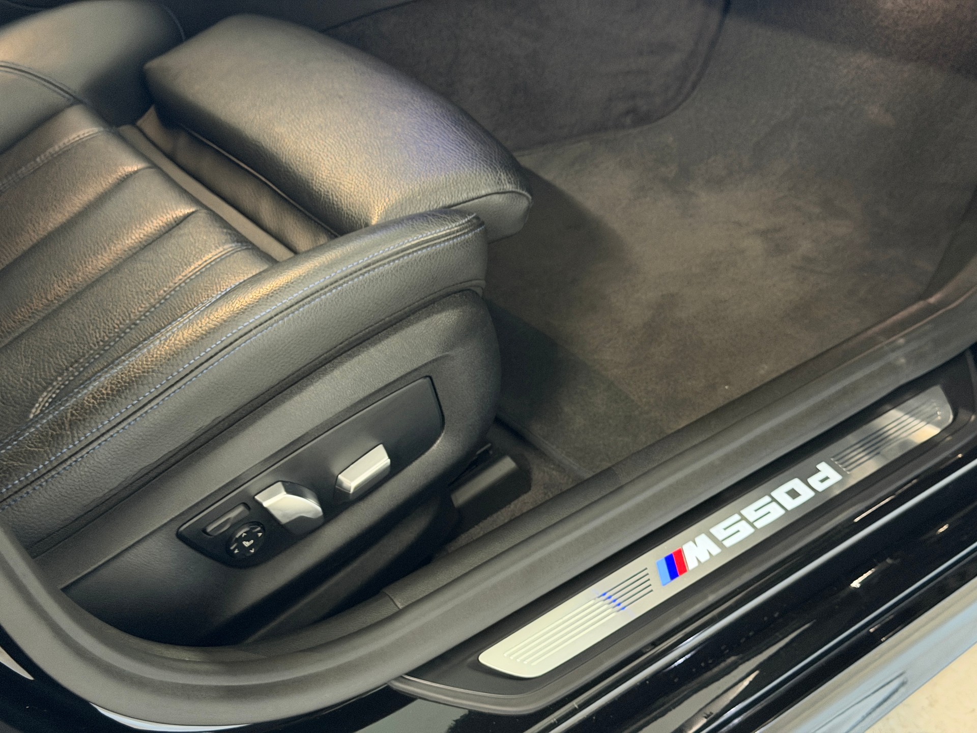 BMW M550d xDrive Touring Steptronic-image-16