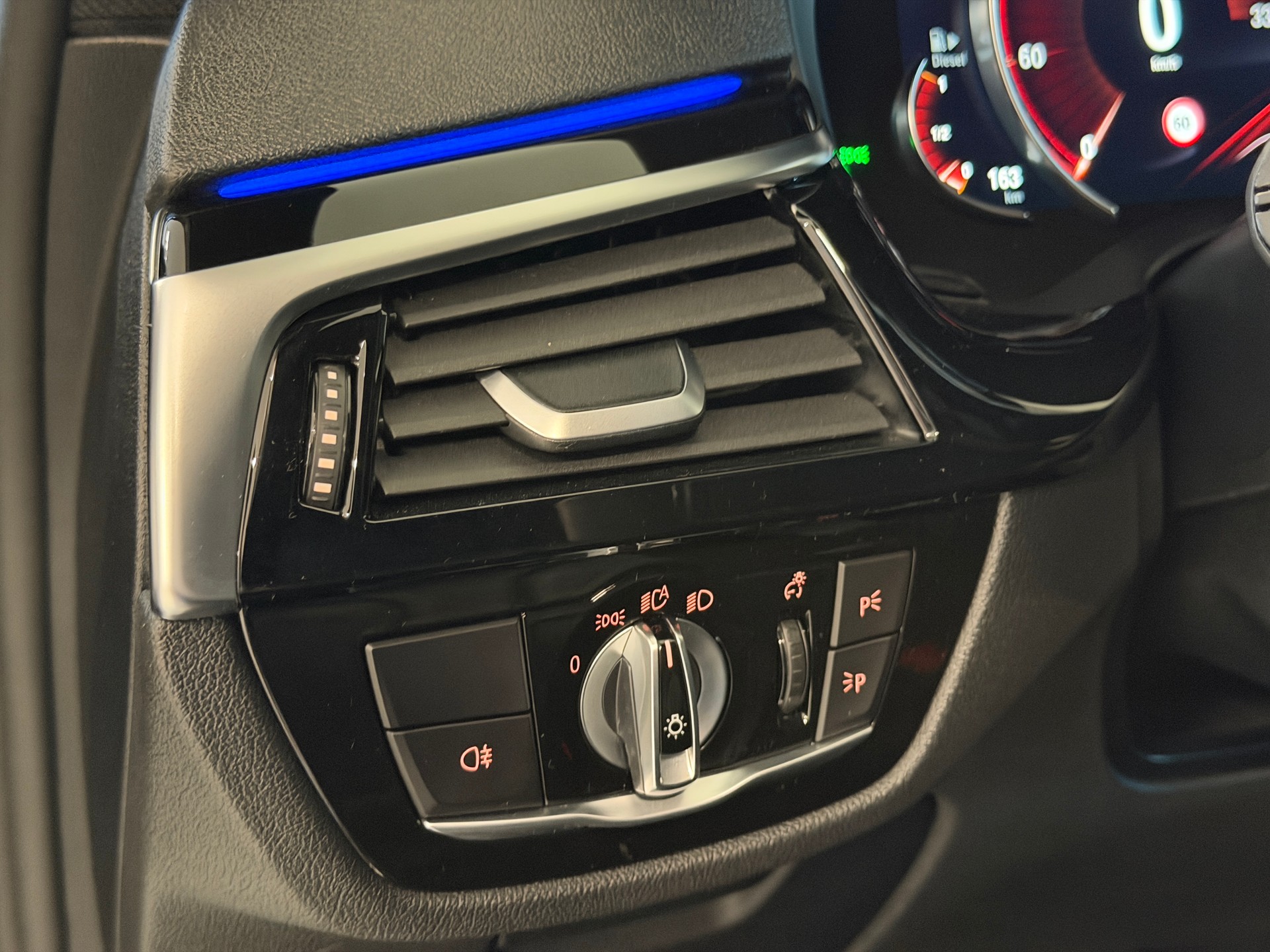 BMW M550d xDrive Touring Steptronic-image-11