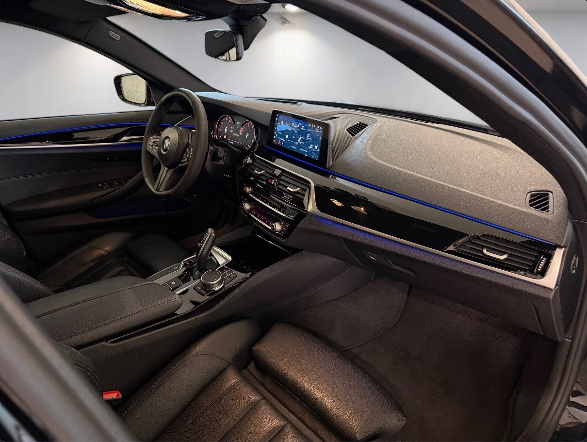 BMW M550d xDrive Touring Steptronic-image-15