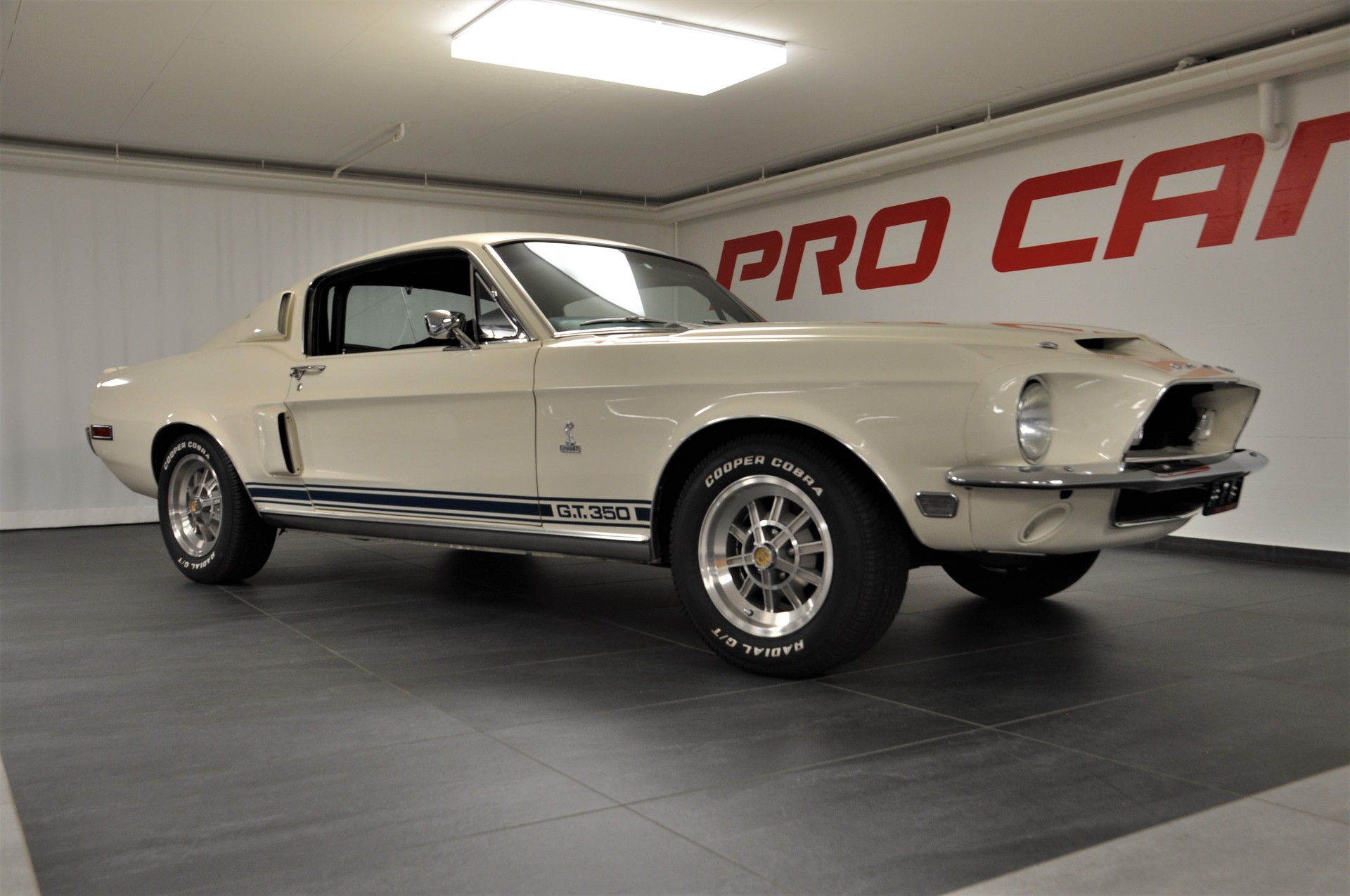 FORD MUSTANG Shelby GT350-image-3
