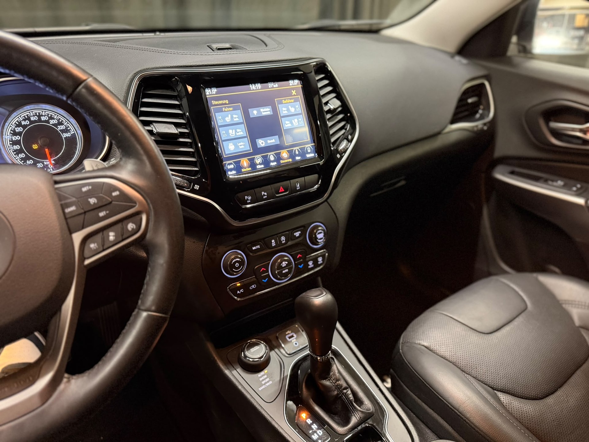 JEEP Cherokee 2.2MJ Limited AWD Drive II 9ATX-image-11