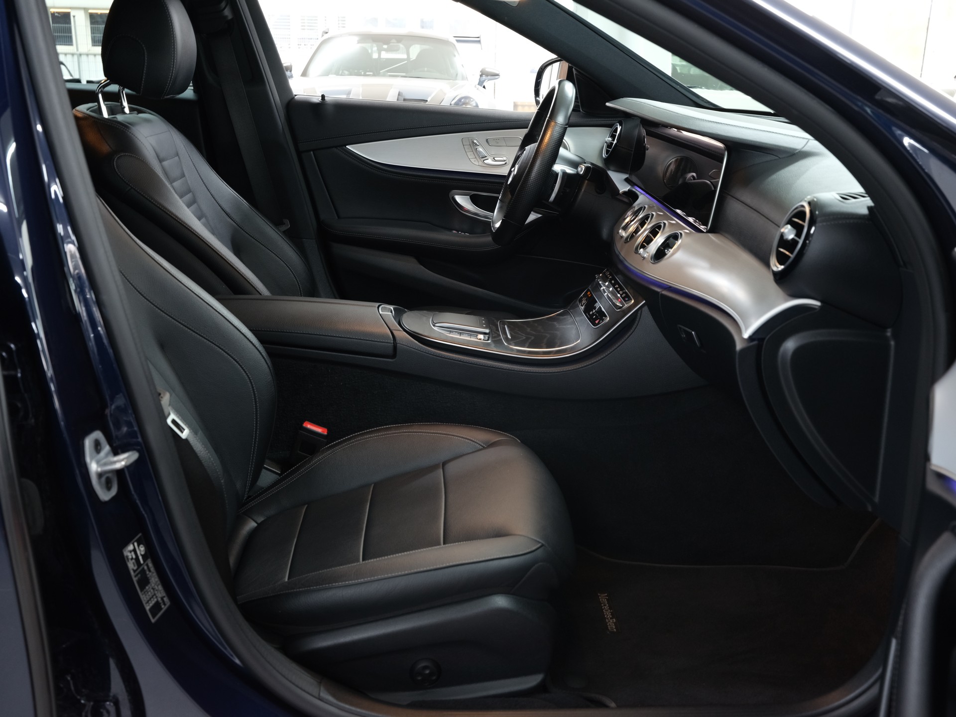 MERCEDES-BENZ E 200 T 4Matic AMG Line 9G-Tronic *Facelift* *360 Kamera* *AMG-Line*-image-14