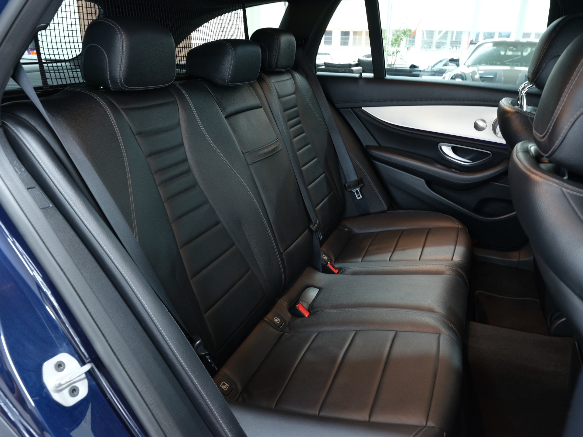 MERCEDES-BENZ E 200 T 4Matic AMG Line 9G-Tronic *Facelift* *360 Kamera* *AMG-Line*-image-17