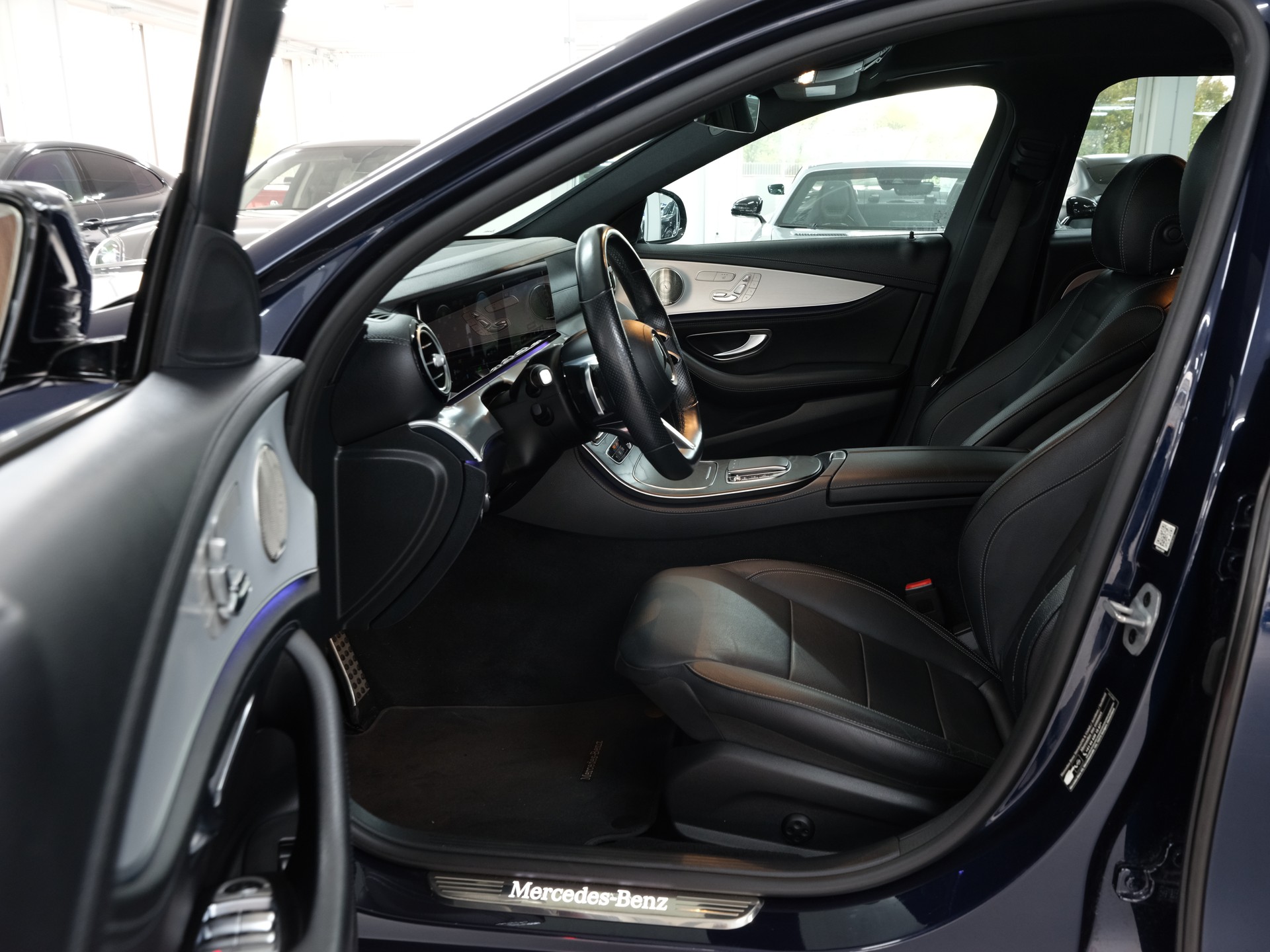 MERCEDES-BENZ E 200 T 4Matic AMG Line 9G-Tronic *Facelift* *360 Kamera* *AMG-Line*-image-12