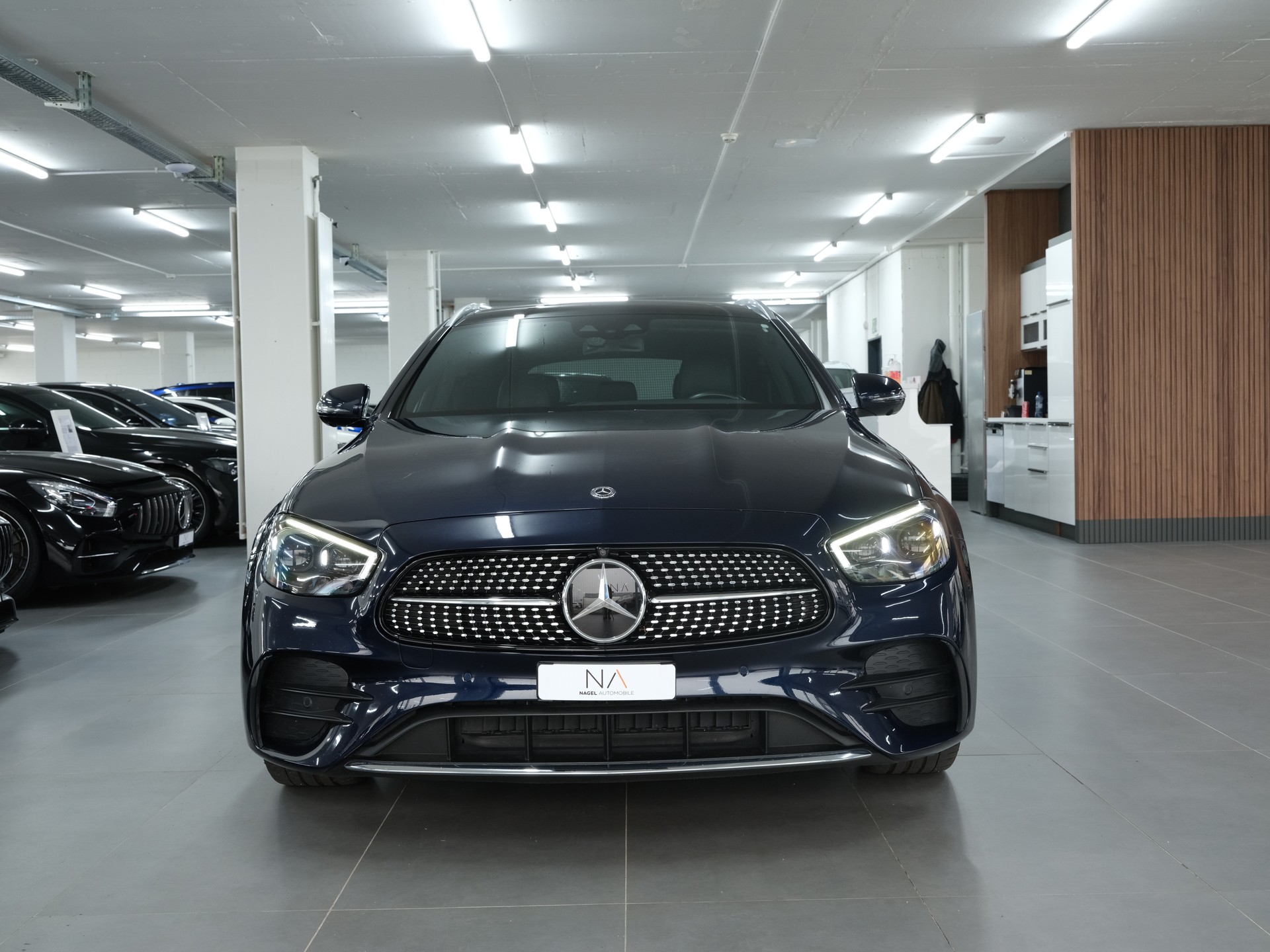 MERCEDES-BENZ E 200 T 4Matic AMG Line 9G-Tronic *Facelift* *360 Kamera* *AMG-Line*-image-6