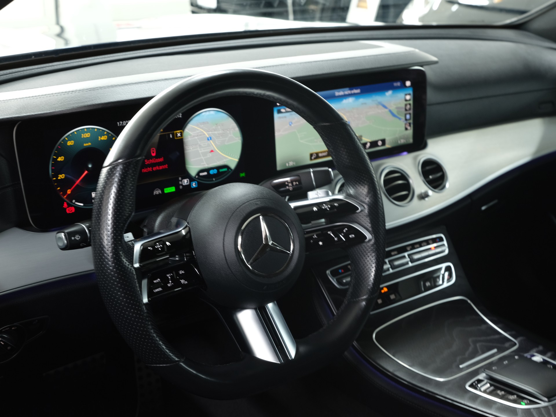MERCEDES-BENZ E 200 T 4Matic AMG Line 9G-Tronic *Facelift* *360 Kamera* *AMG-Line*-image-10