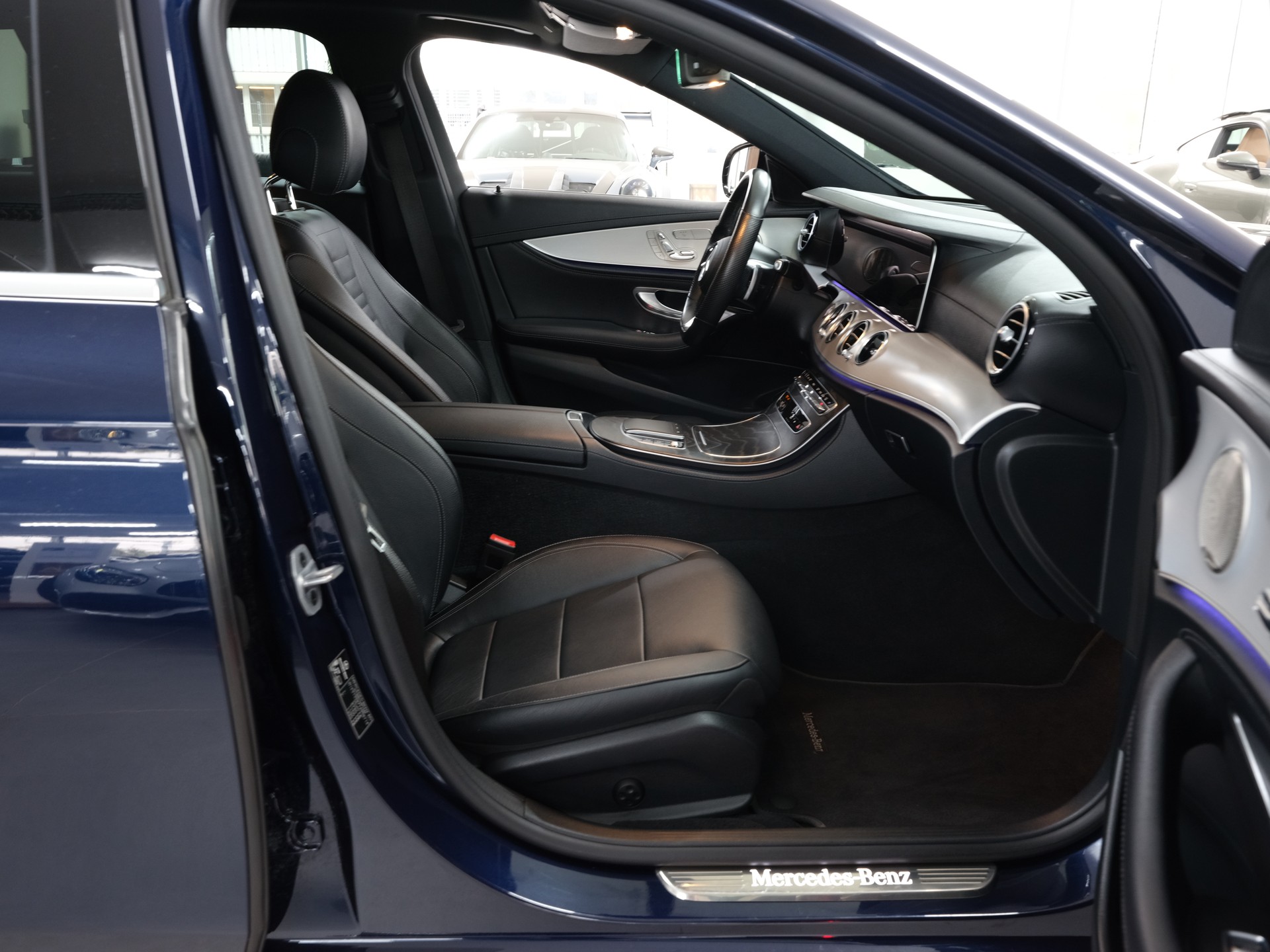 MERCEDES-BENZ E 200 T 4Matic AMG Line 9G-Tronic *Facelift* *360 Kamera* *AMG-Line*-image-13