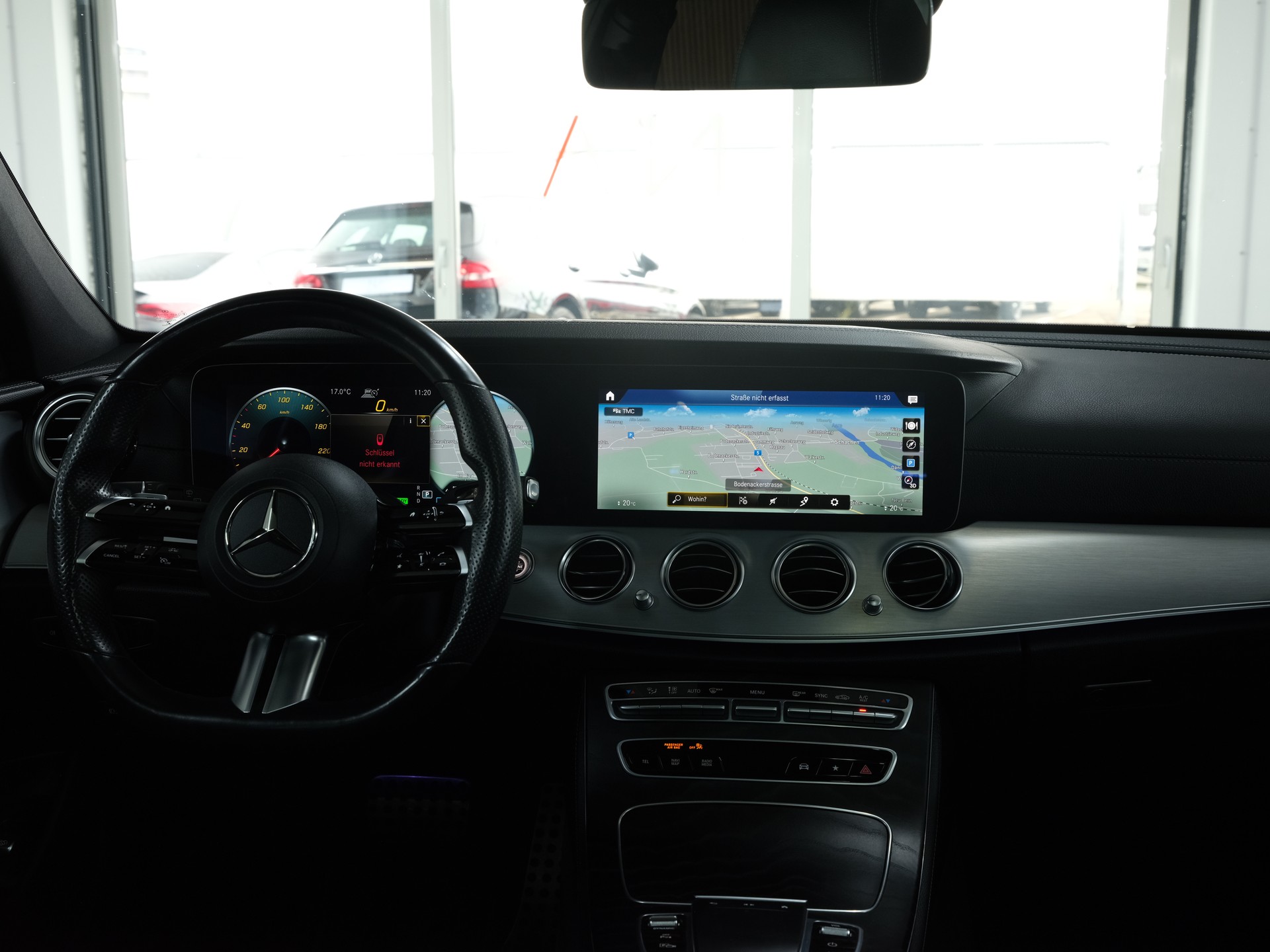 MERCEDES-BENZ E 200 T 4Matic AMG Line 9G-Tronic *Facelift* *360 Kamera* *AMG-Line*-image-19