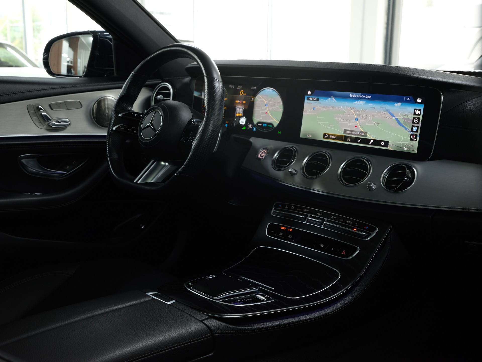 MERCEDES-BENZ E 200 T 4Matic AMG Line 9G-Tronic *Facelift* *360 Kamera* *AMG-Line*-image-22