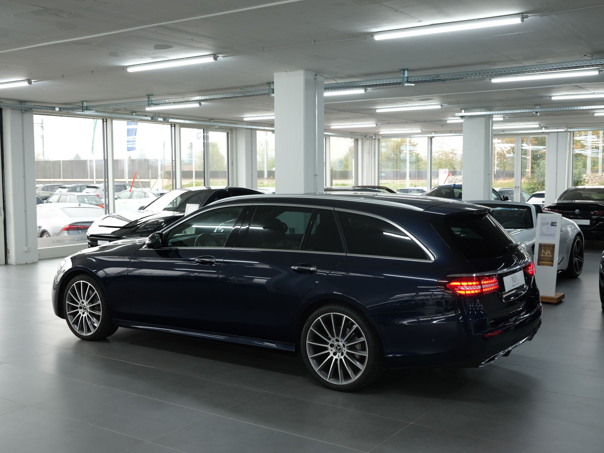 MERCEDES-BENZ E 200 T 4Matic AMG Line 9G-Tronic *Facelift* *360 Kamera* *AMG-Line*-image-7