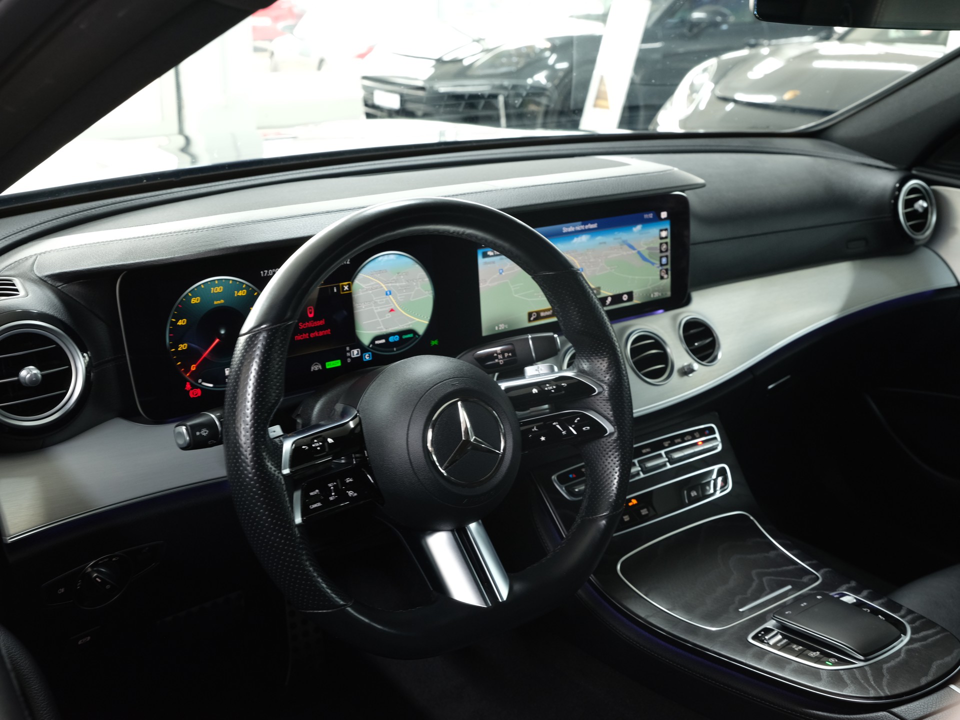 MERCEDES-BENZ E 200 T 4Matic AMG Line 9G-Tronic *Facelift* *360 Kamera* *AMG-Line*-image-9