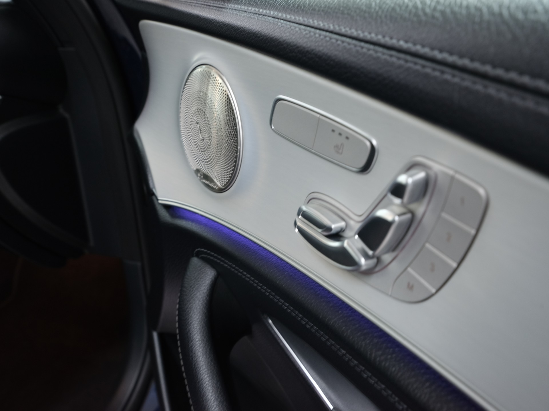 MERCEDES-BENZ E 200 T 4Matic AMG Line 9G-Tronic *Facelift* *360 Kamera* *AMG-Line*-image-18
