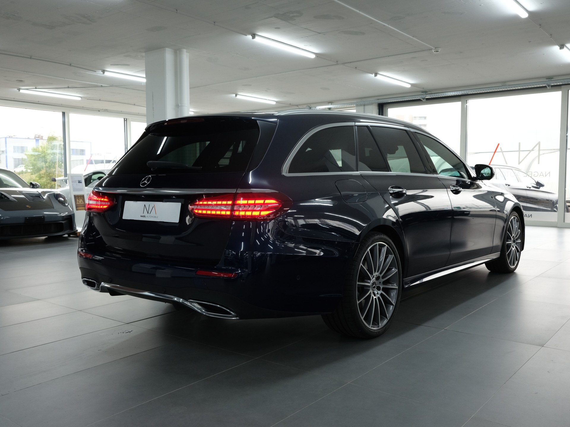 MERCEDES-BENZ E 200 T 4Matic AMG Line 9G-Tronic *Facelift* *360 Kamera* *AMG-Line*-image-1