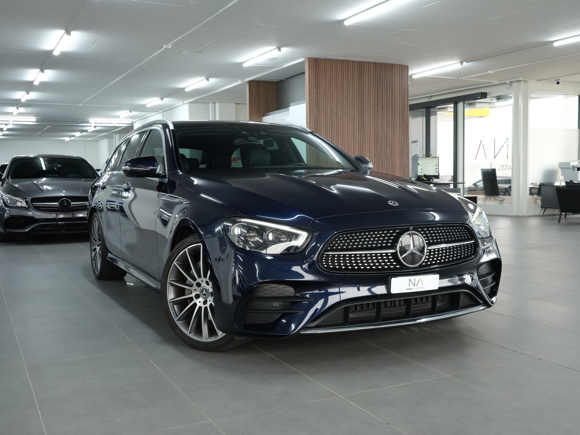 MERCEDES-BENZ E 200 T 4Matic AMG Line 9G-Tronic *Facelift* *360 Kamera* *AMG-Line*-image-0