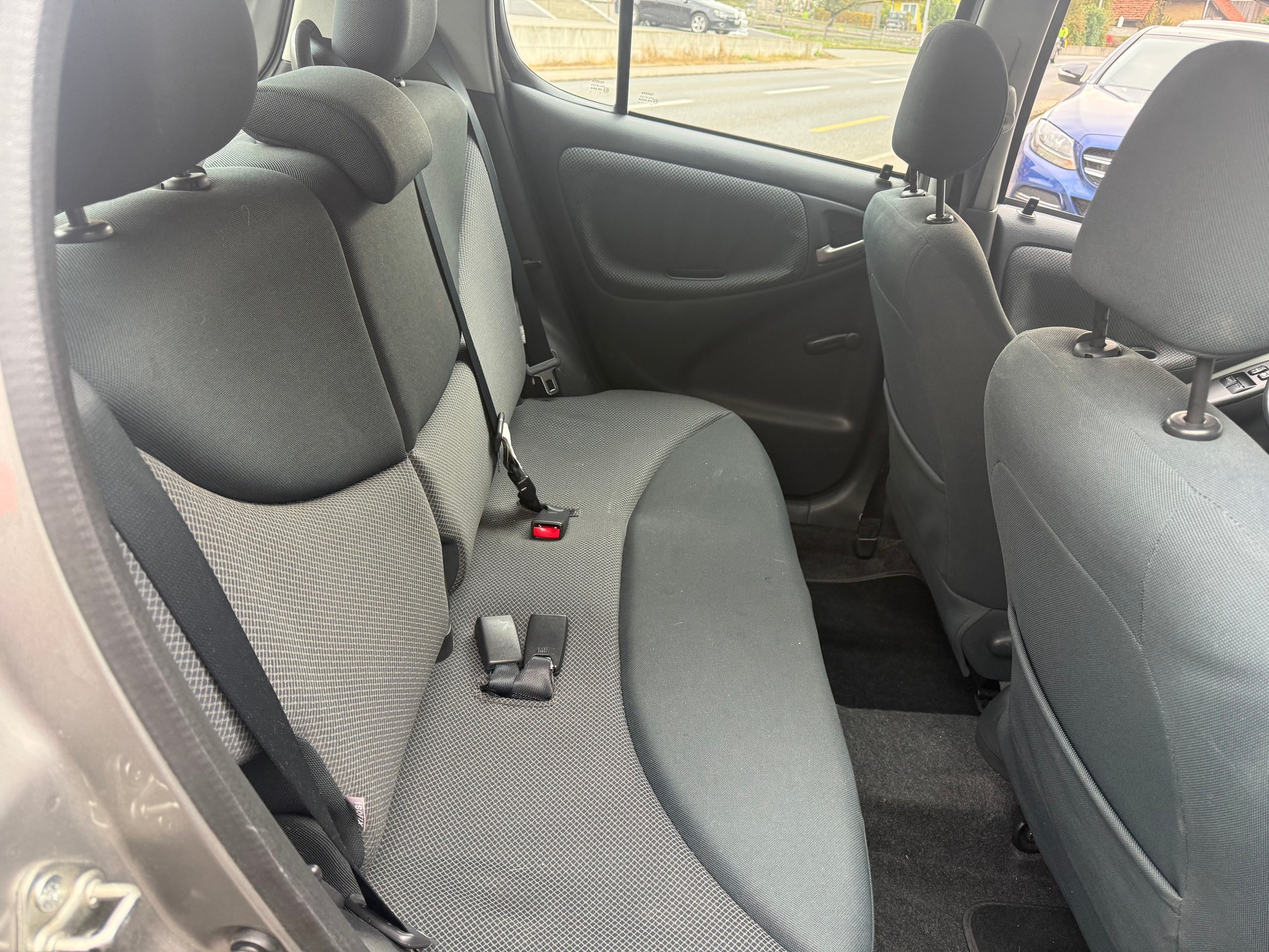 TOYOTA Yaris 1.3 Linea Sol-image-6
