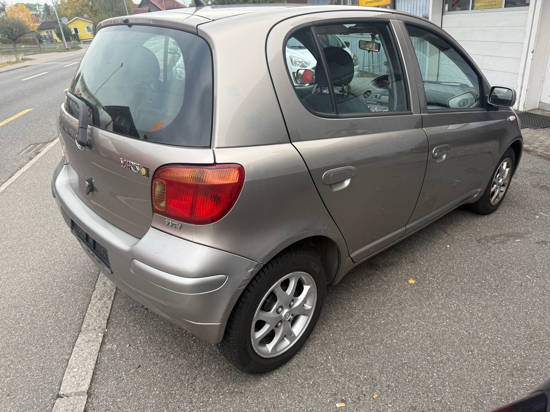 TOYOTA Yaris 1.3 Linea Sol-image-3