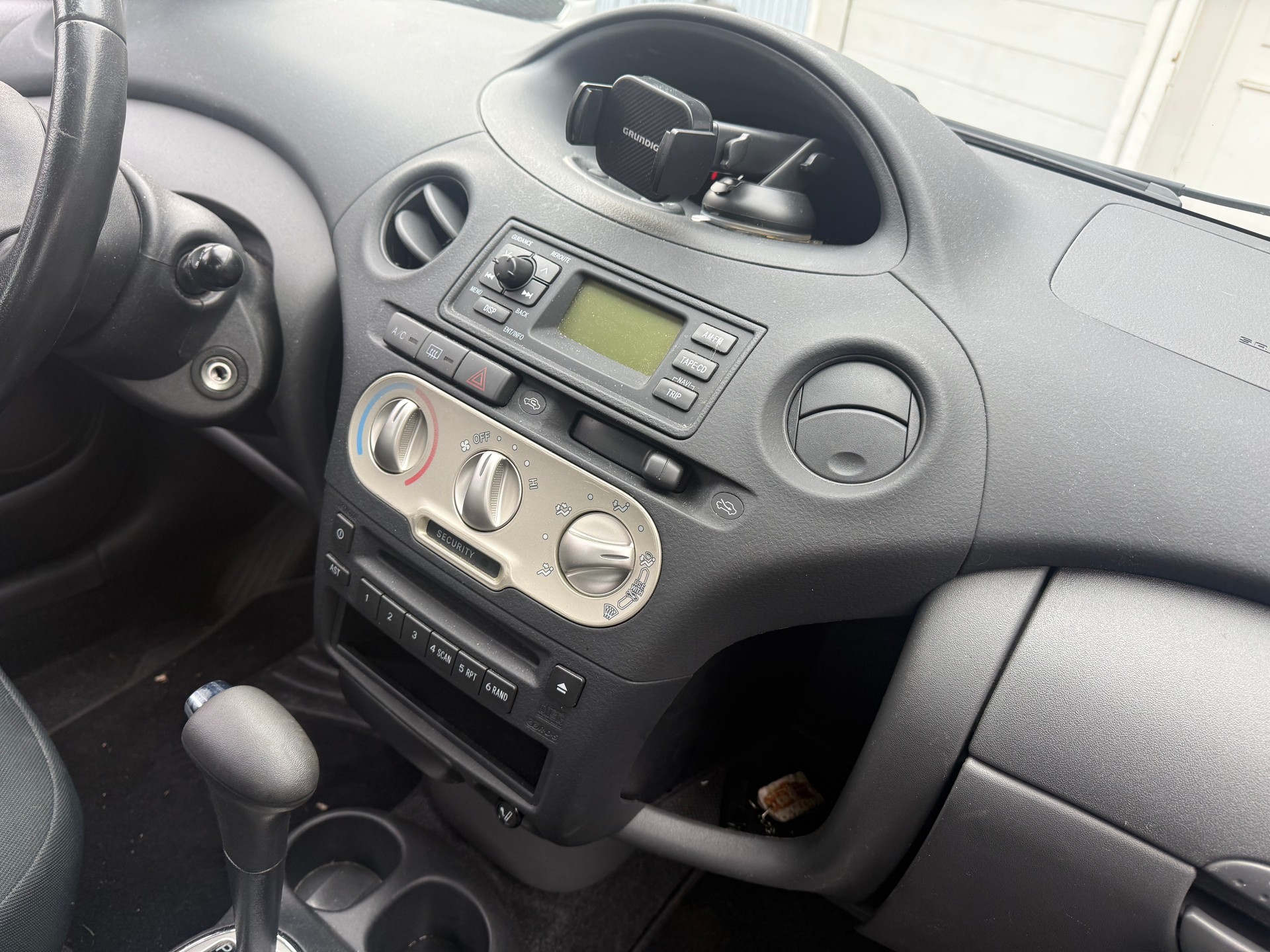 TOYOTA Yaris 1.3 Linea Sol-image-10