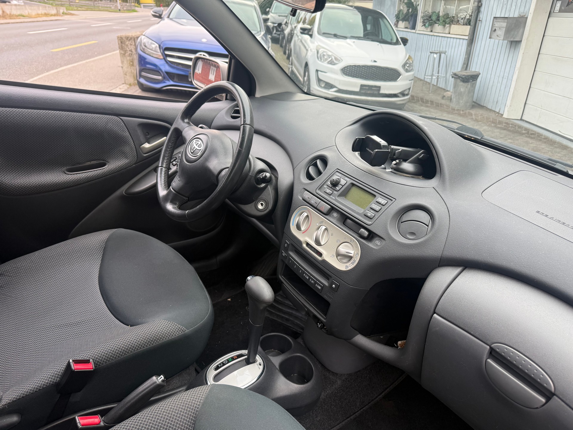 TOYOTA Yaris 1.3 Linea Sol-image-9