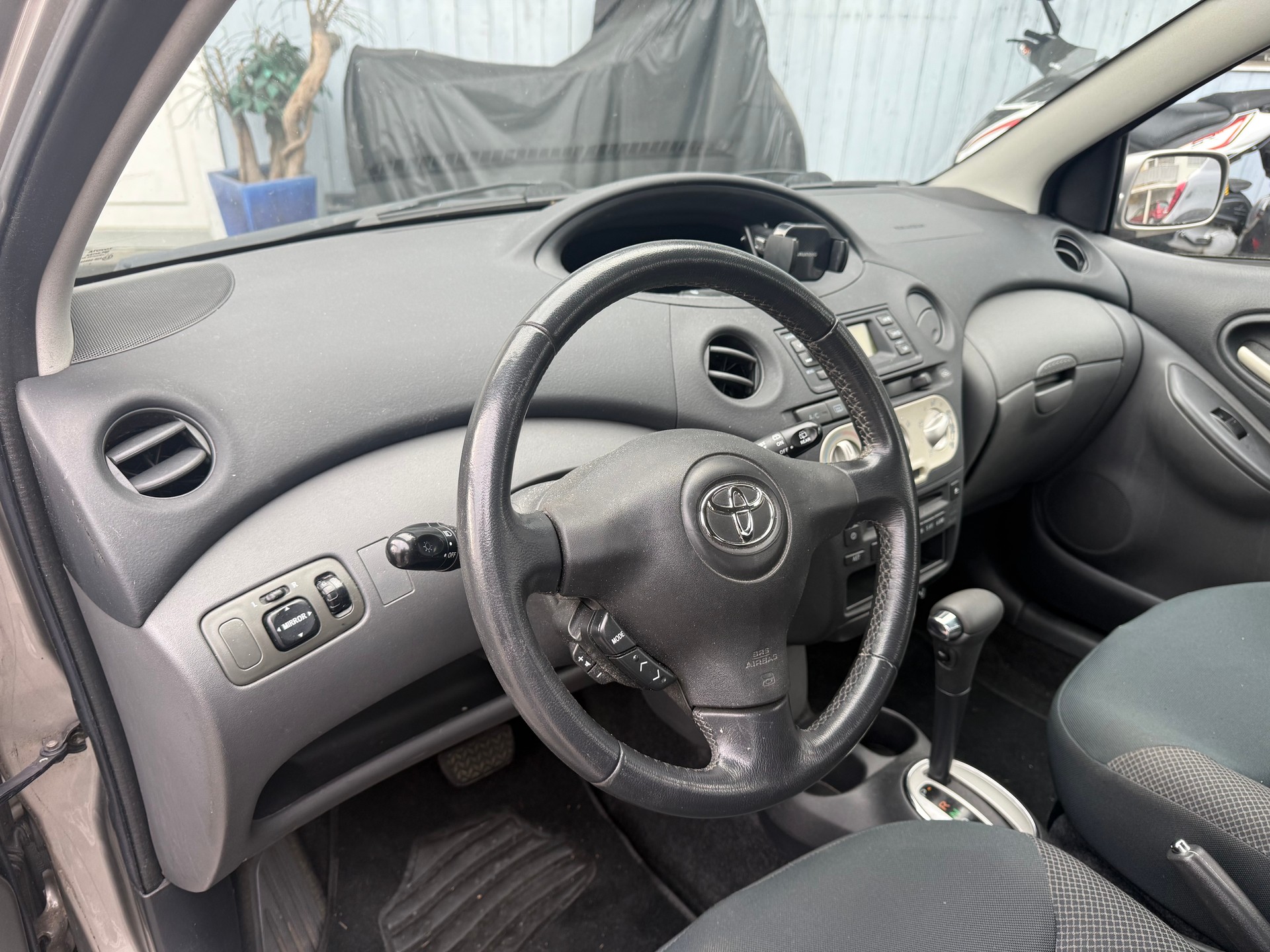 TOYOTA Yaris 1.3 Linea Sol-image-13