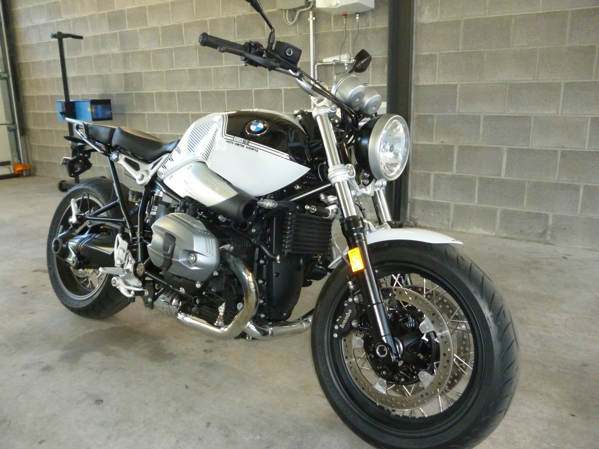 BMW R nineT Pure ABS-image-1