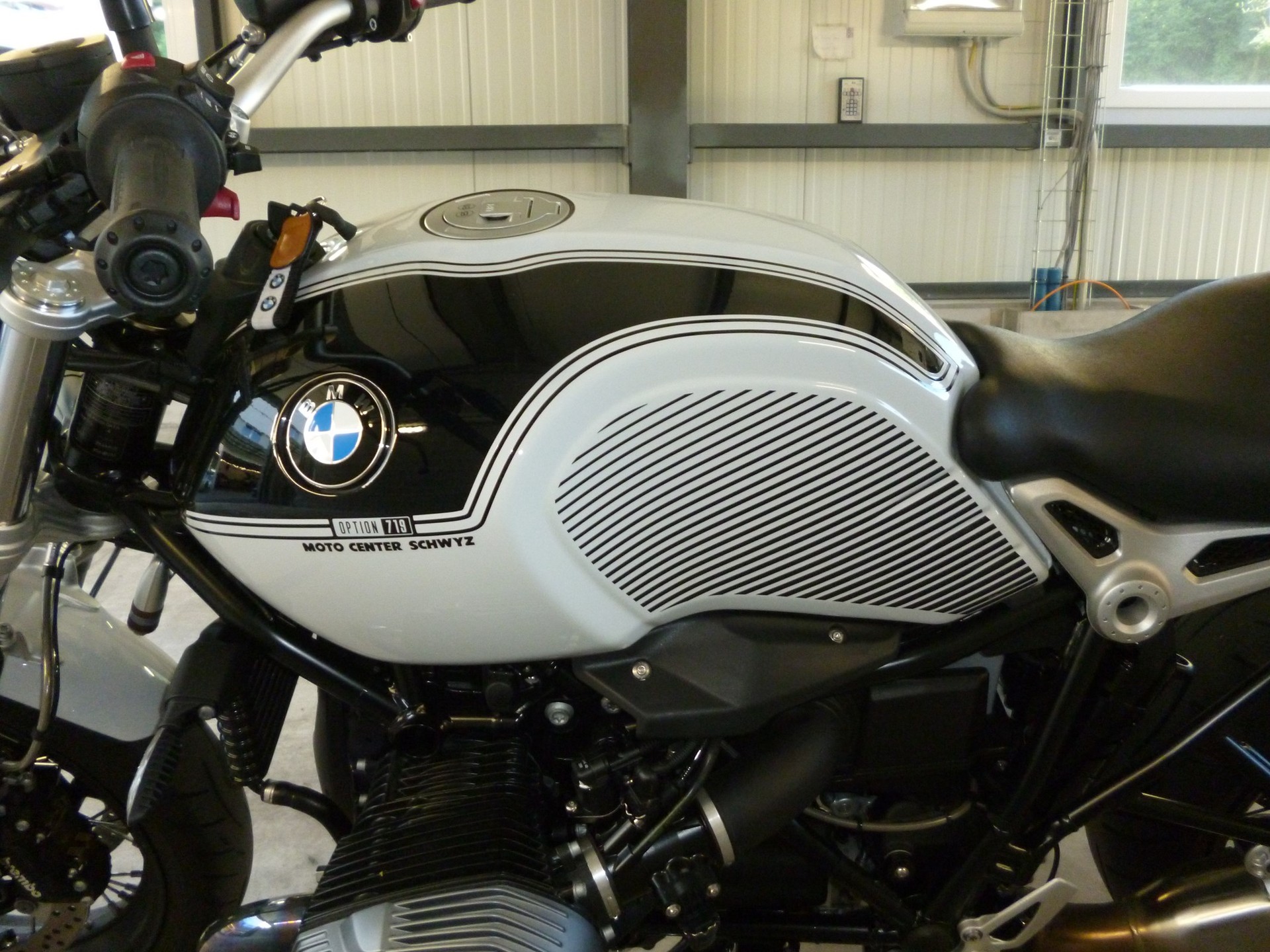 BMW R nineT Pure ABS-image-8