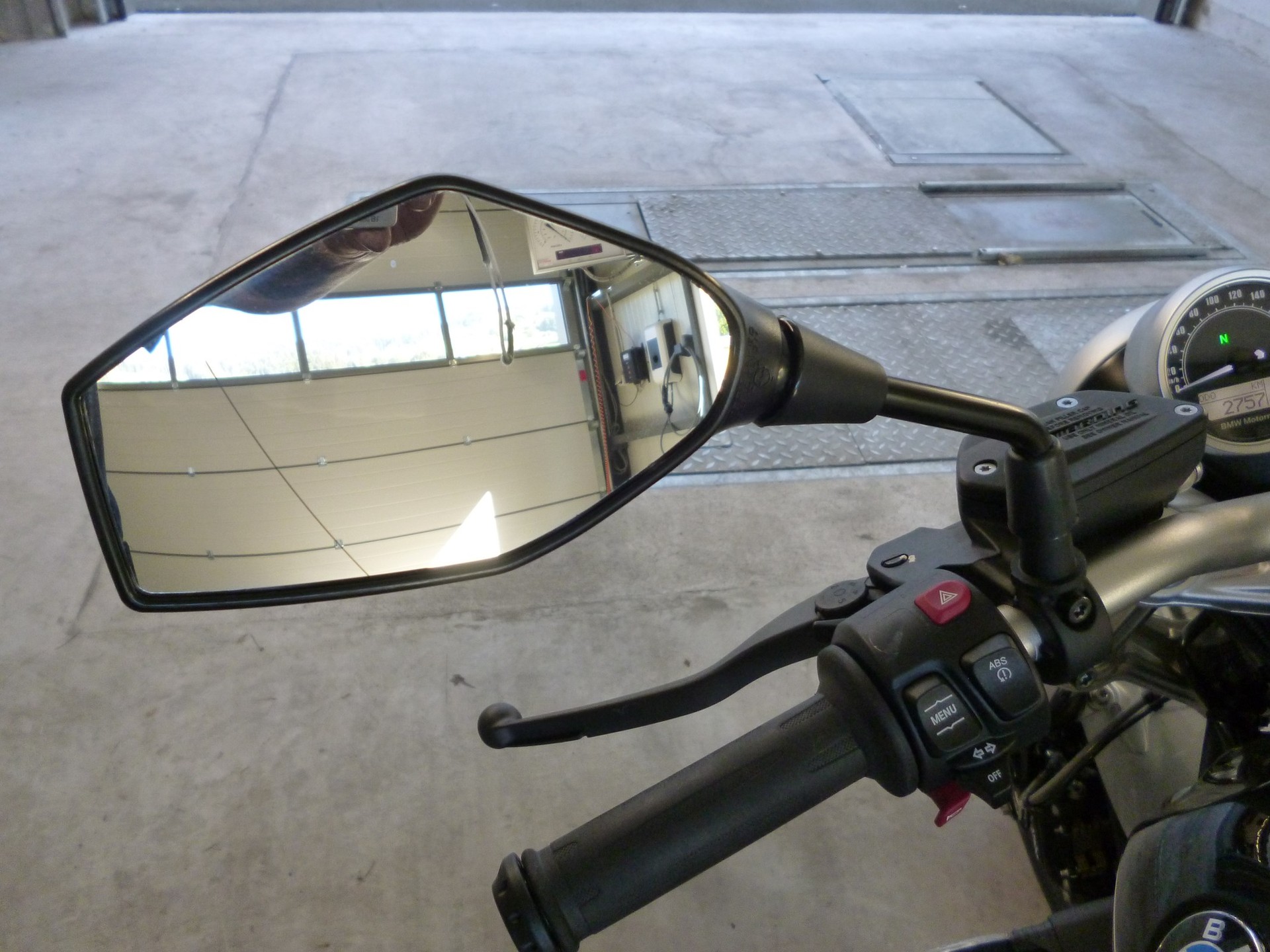BMW R nineT Pure ABS-image-9