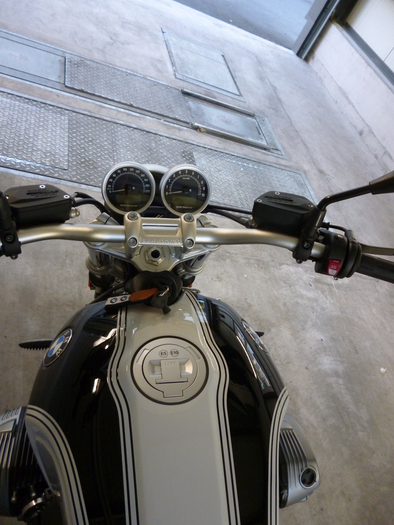 BMW R nineT Pure ABS-image-6