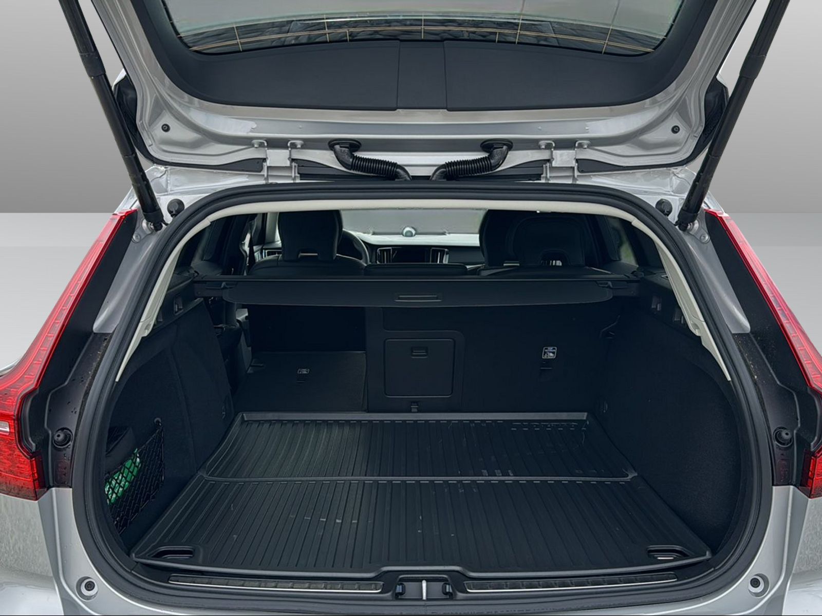 VOLVO V60 2.0 T6 TE Ultimate Dark eAWD-image-15