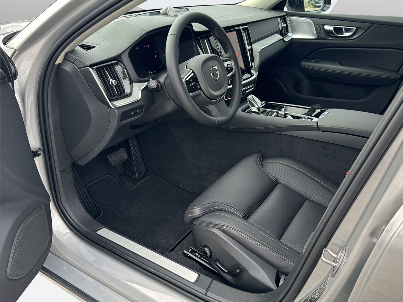 VOLVO V60 2.0 T6 TE Ultimate Dark eAWD-image-9