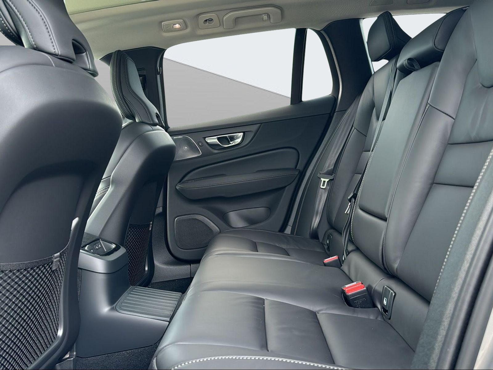VOLVO V60 2.0 T6 TE Ultimate Dark eAWD-image-13