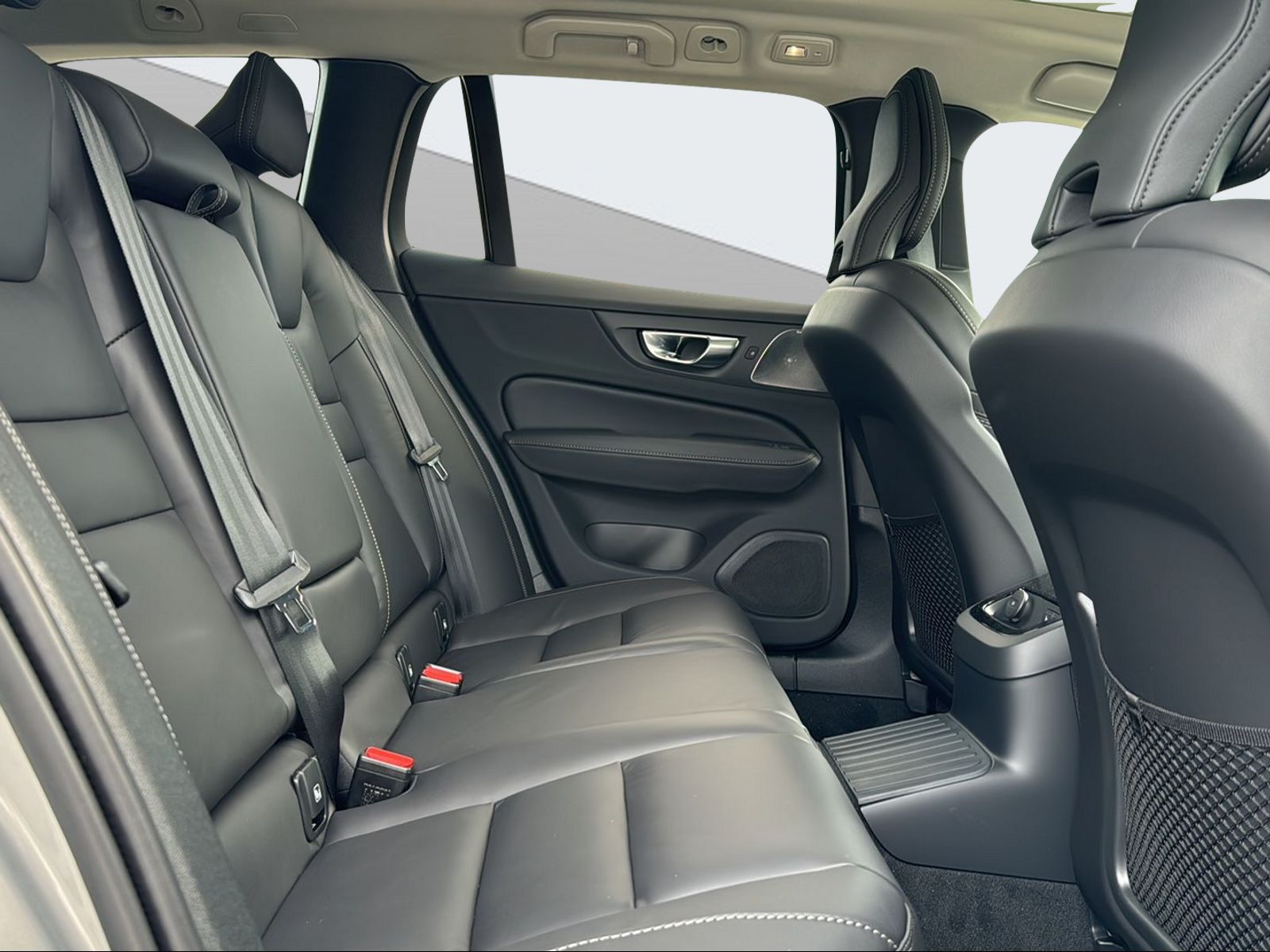 VOLVO V60 2.0 T6 TE Ultimate Dark eAWD-image-10