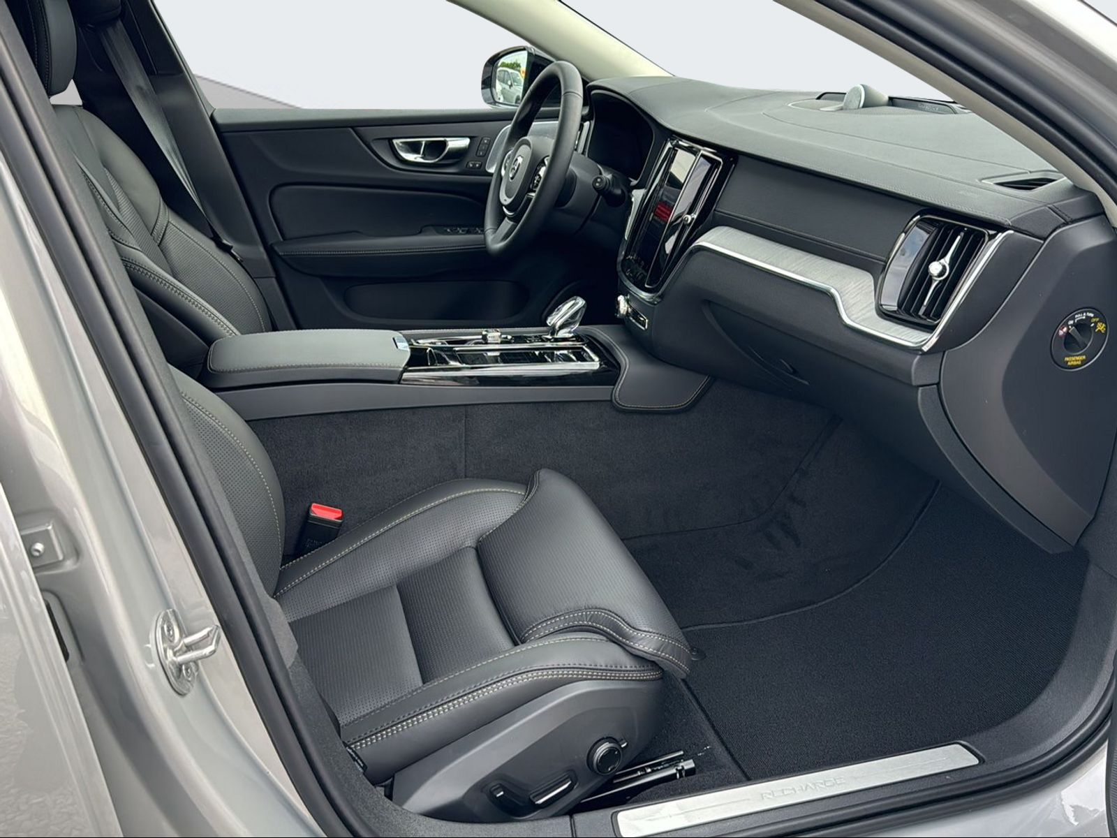 VOLVO V60 2.0 T6 TE Ultimate Dark eAWD-image-14