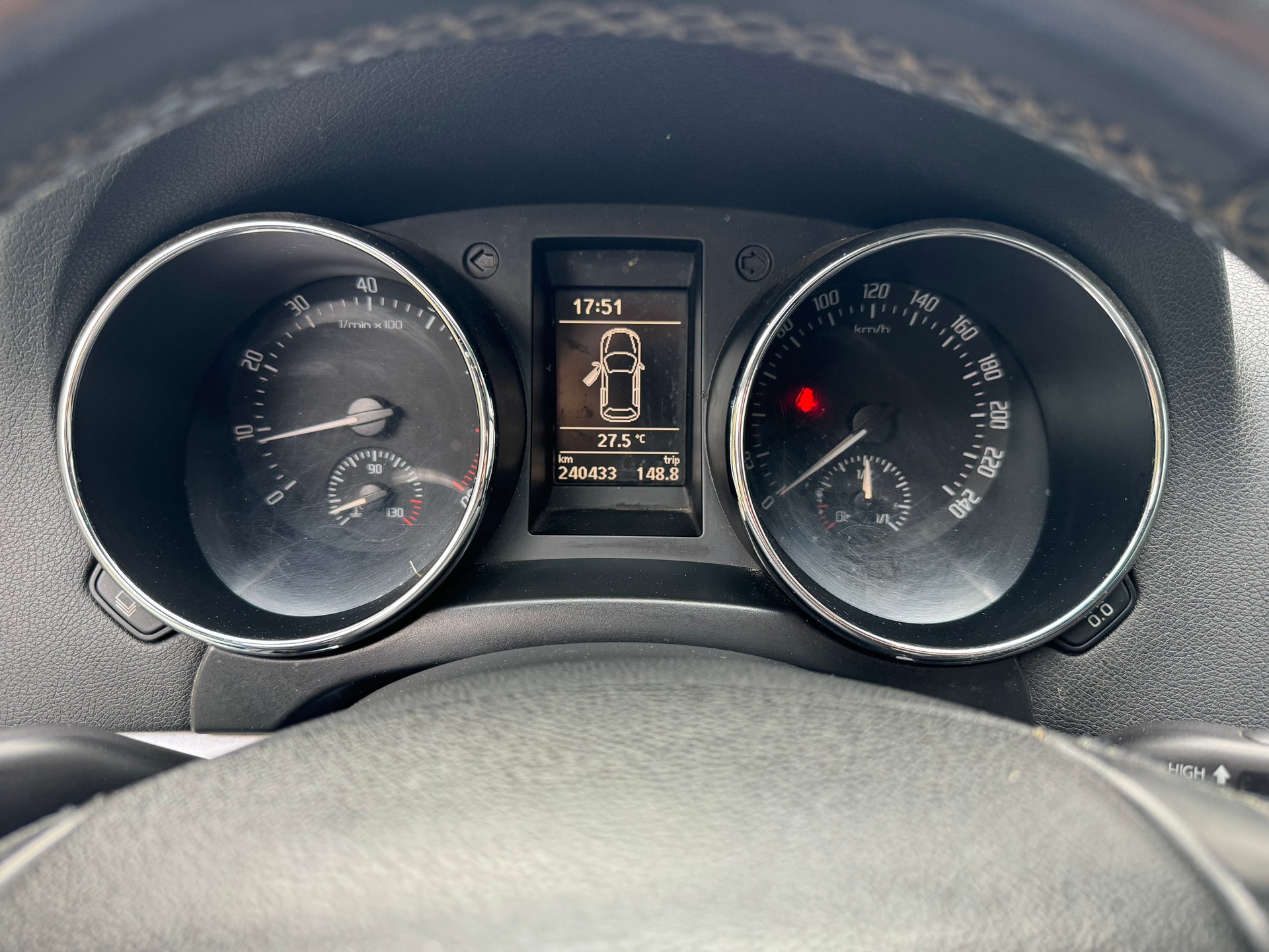SKODA Yeti 1.8 TSI Entry 4x4-image-11
