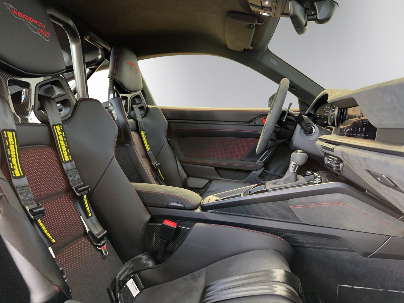 PORSCHE 911 GT3 RS Weissach-image-15