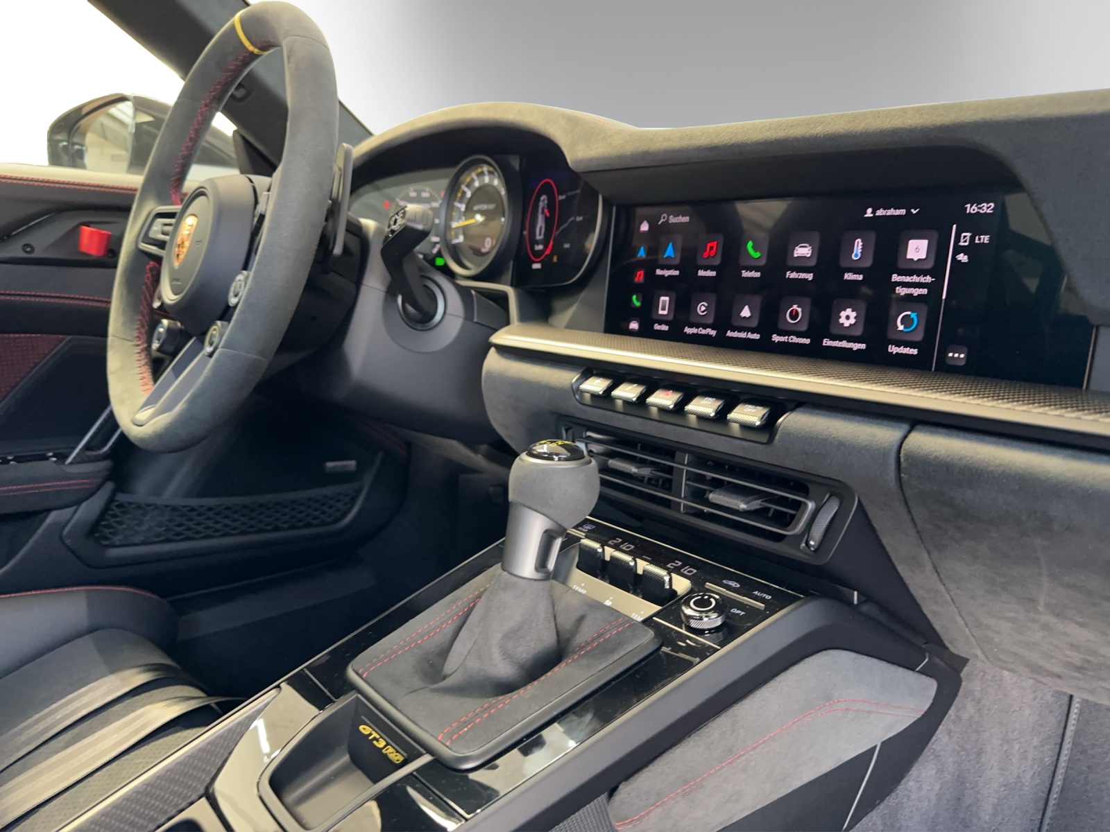 PORSCHE 911 GT3 RS Weissach-image-14