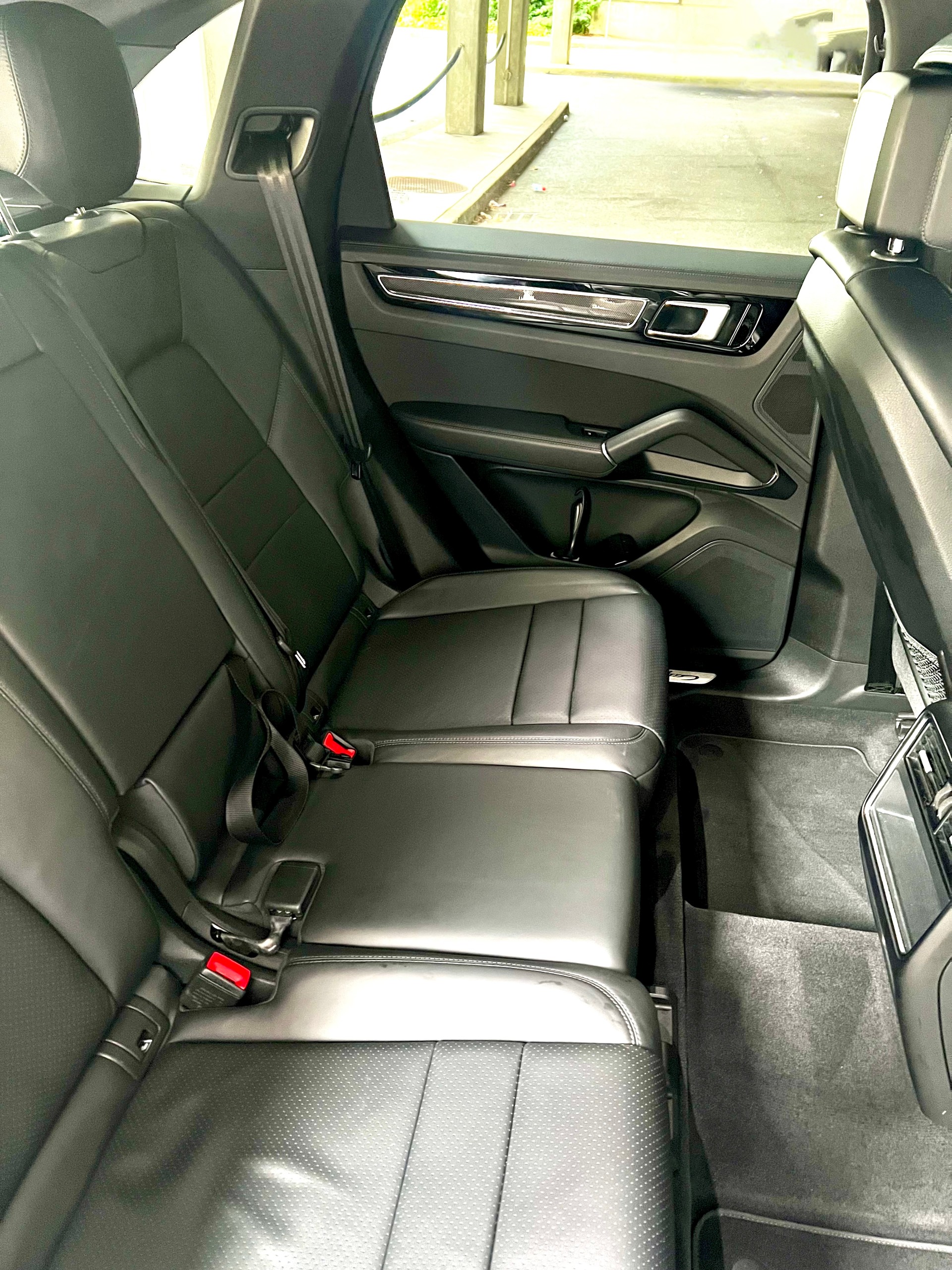 PORSCHE Cayenne E-Hybrid-image-4