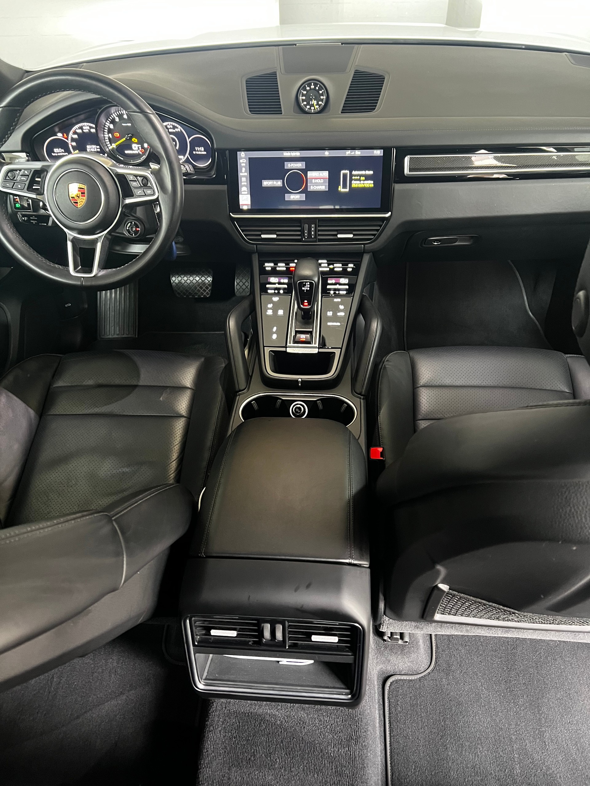 PORSCHE Cayenne E-Hybrid-image-3