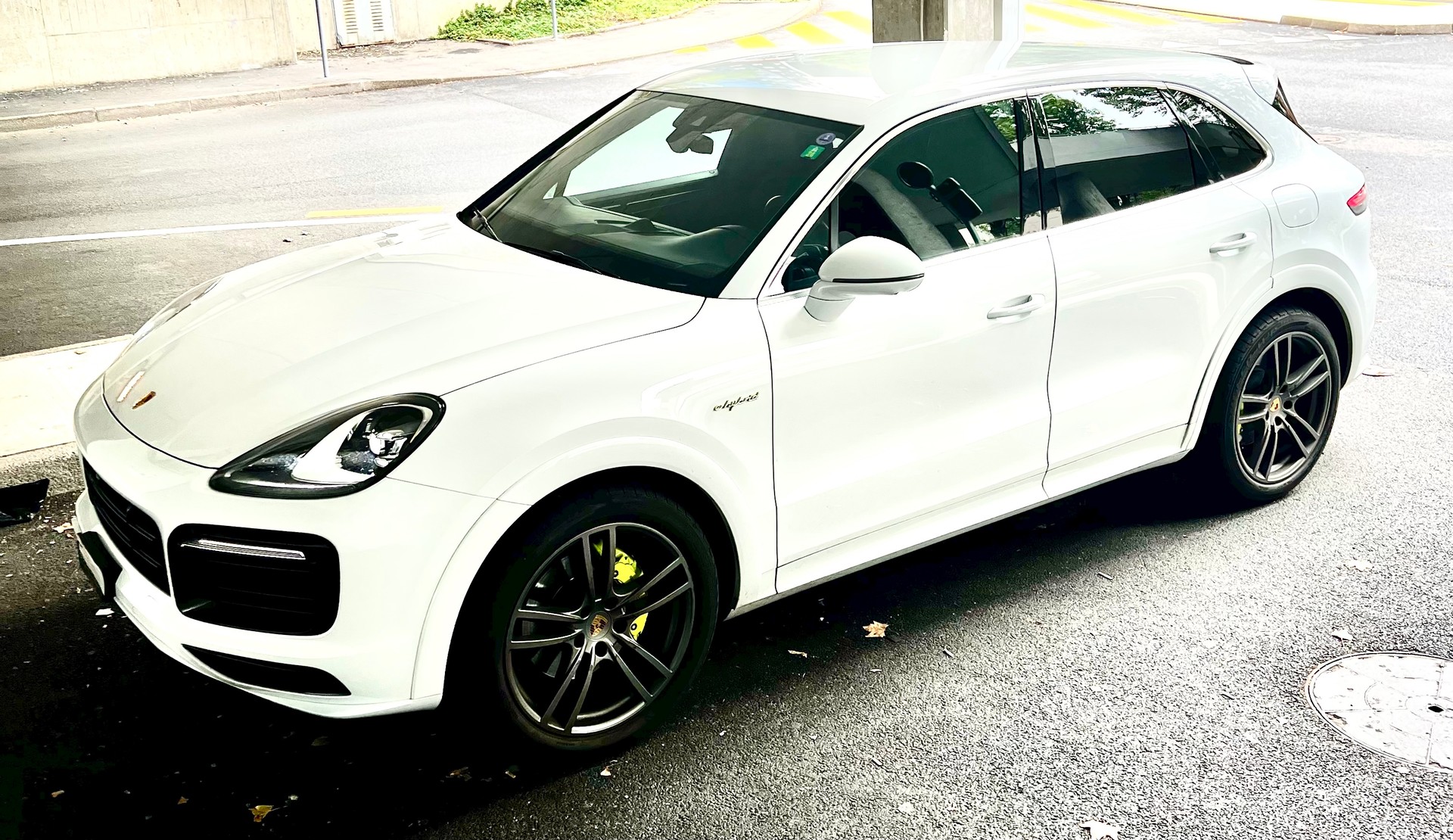 PORSCHE Cayenne E-Hybrid-image-2