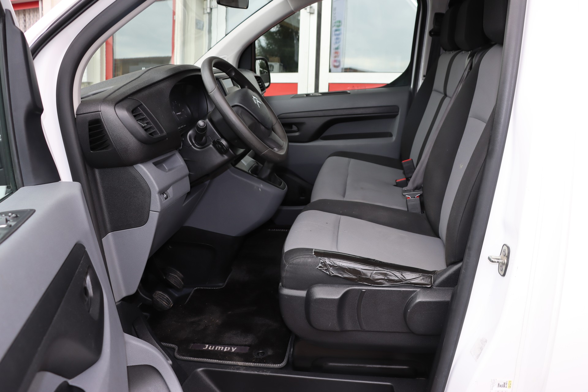 CITROEN Jumpy 2.0 BlueHDi 120 XL Attraction-image-11