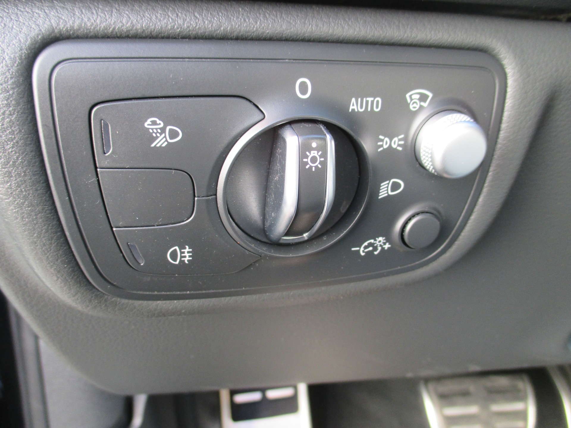AUDI S6-image-9