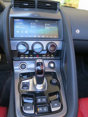 JAGUAR F-Type 5.0 V8 R75 AWD-image-12
