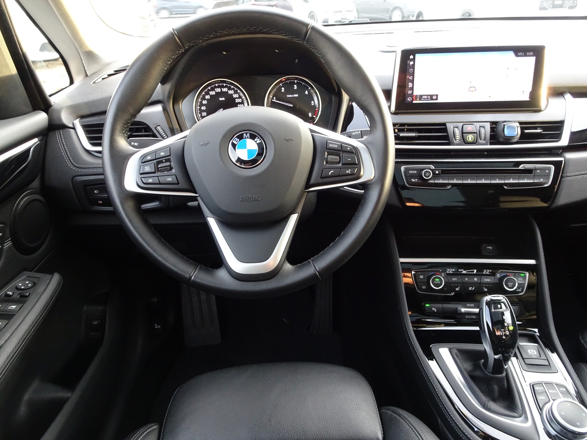 BMW 218d xDrive Active Tourer Steptronic Sport Line-image-11