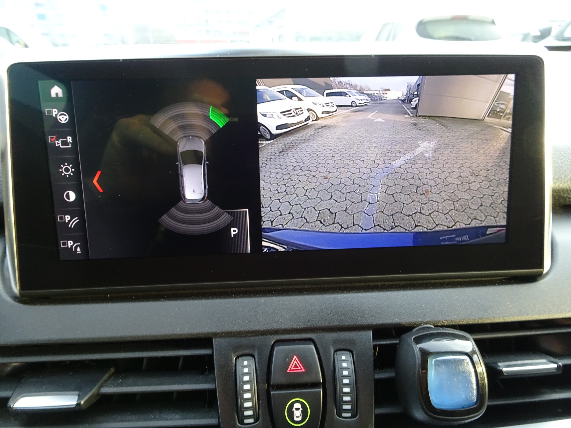BMW 218d xDrive Active Tourer Steptronic Sport Line-image-10