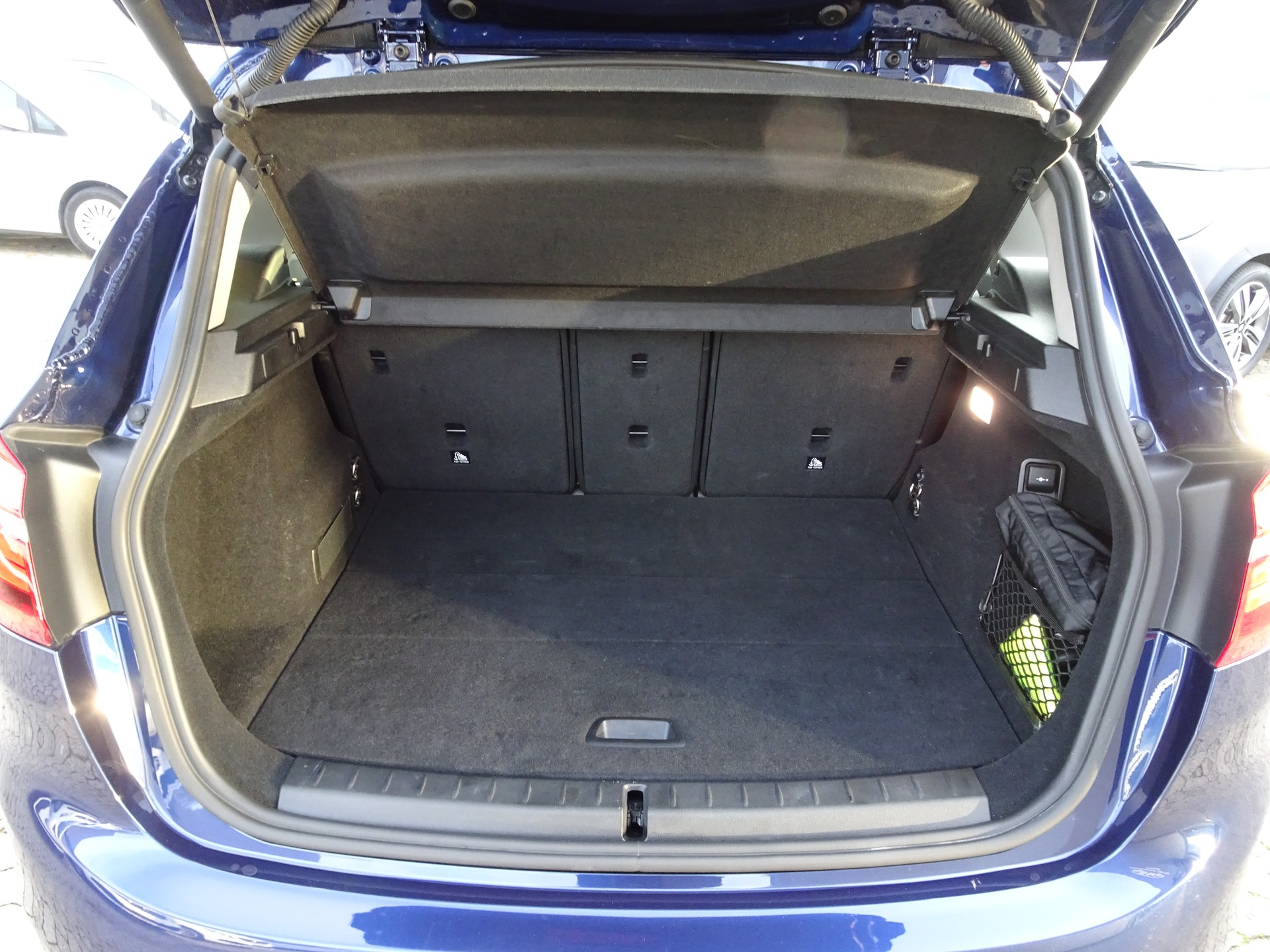 BMW 218d xDrive Active Tourer Steptronic Sport Line-image-14