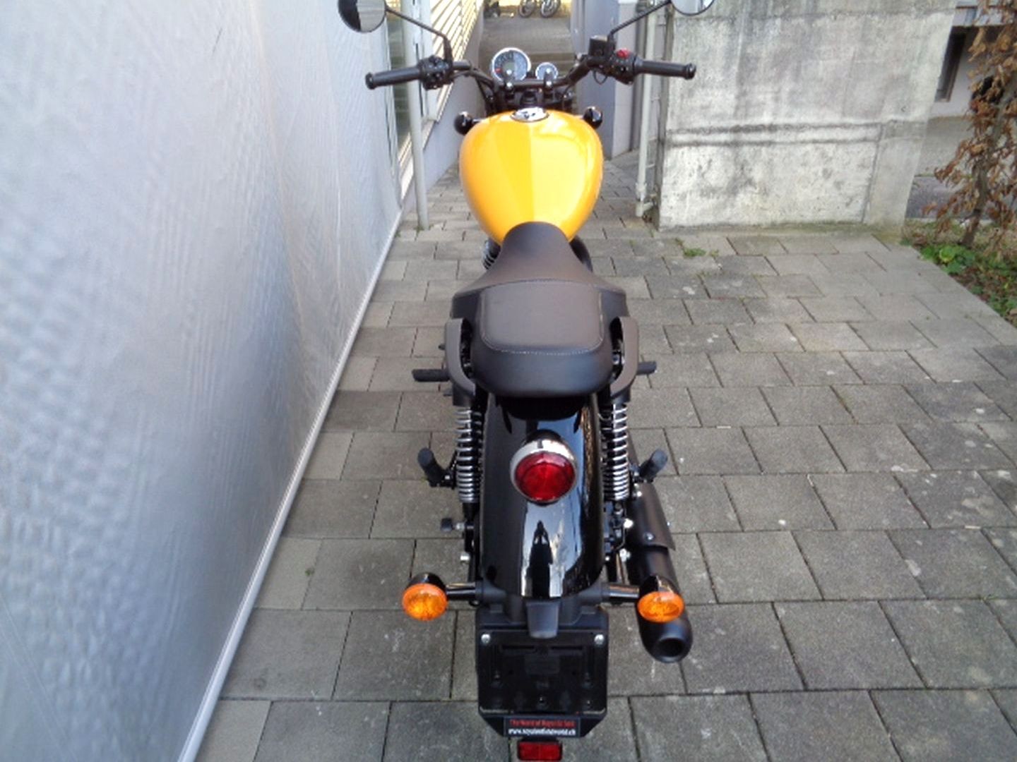 ROYAL ENFIELD METEOR FIREBALL 350 E5-showroom-element-3