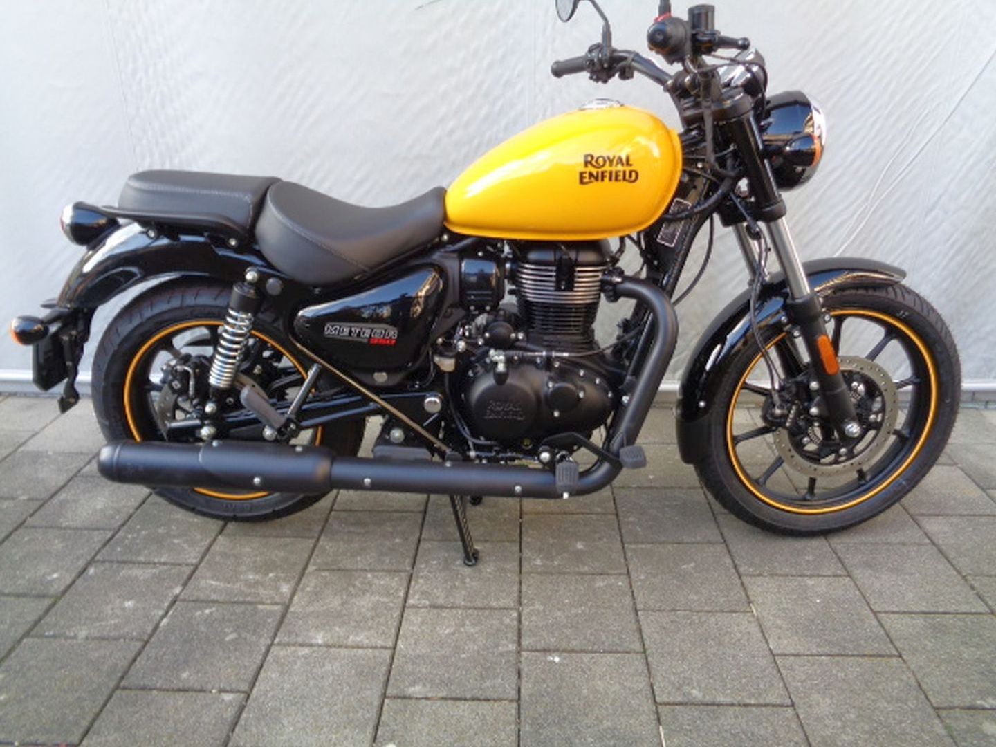 ROYAL ENFIELD METEOR FIREBALL 350 E5-showroom-element-2