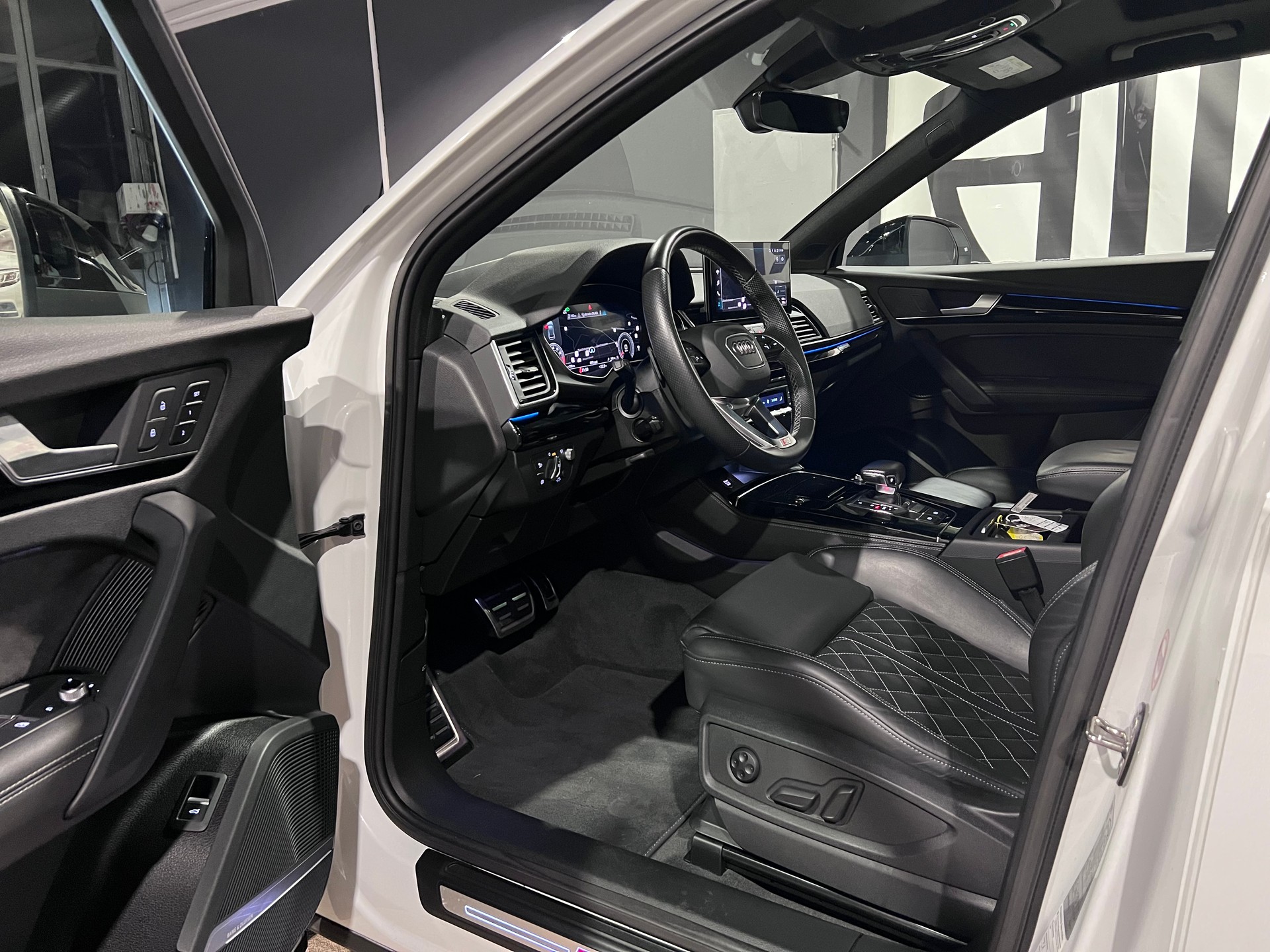 AUDI Q5 Sportback 45 TFSI S line quattro S-tronic-image-11