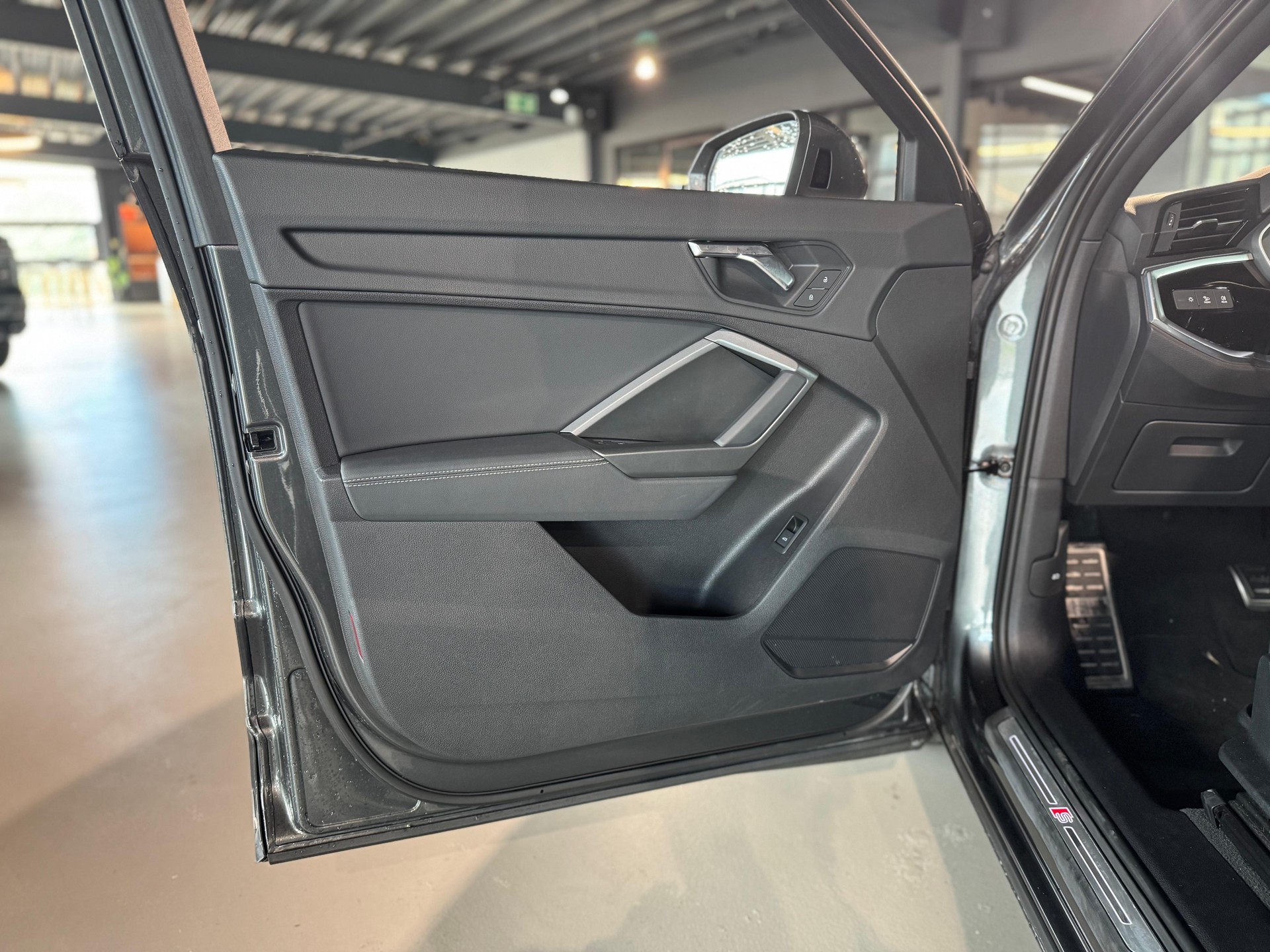 AUDI Q3 Sportback 35 TFSI S line Attraction S-tronic-image-11
